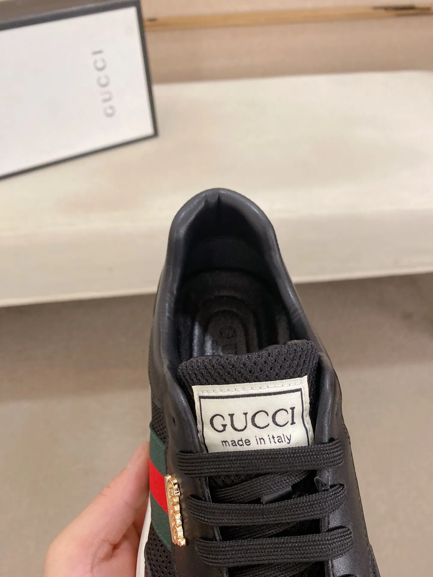 Men's shoes 💰 462💰The new GUCCI (Gucci) counters are launched simultaneously. The new men's shoes, 😘fabrics are selected from imported cowhide, and the lining is sheepskin lining. 👍🏿 High-end ☄️ air-cushion molded anti-slip rubber outsole, exquisite lines, simple and elegant, comfortable and high-end for leisure travel. Code number: 38 to 44 (45 can be customized and cannot be returned or exchanged)